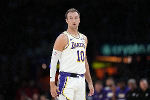 外线有谱!肯纳德半场三分2中2拿到8分 正负值+7