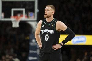 迪文岑佐：申京的扣篮仿佛盖棺定论 暂停后我们昂首挺胸做出回应