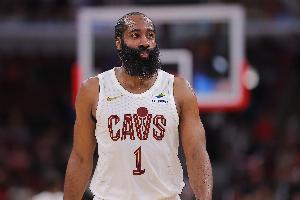 不理想!哈登半场3中1拿到7分6板出现3失误 正负值-8