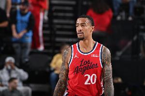 球场小透明!科林斯出战22分17秒 2投0中得到0分5板1断