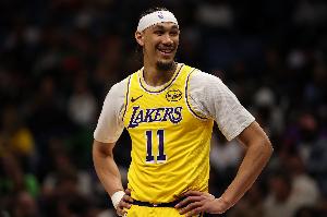 顿宝你别打电话了!海斯爆砍21分10板2项皆创赛季新高 还有2断2帽