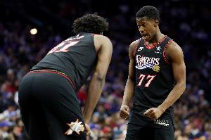 很慌!埃奇库姆谈恩比德:我一直问他你还好吗 结果他复出就35分