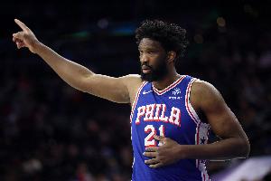 恩比德:膝盖很久之前就没问题了 现在棘手的是腹斜肌拉伤