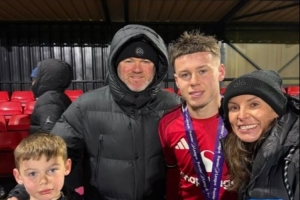 鲁尼祝贺儿子凯帮助曼联U16队夺冠，卡里克之子也在该队效力