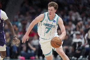 青春风暴!黄蜂半场5人得分上双 克尼佩尔11分