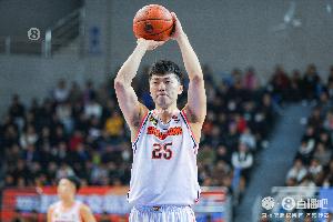 前19分59秒魔鬼最后1秒变天使!张皓嘉半场压哨三分 3中1得3分2板