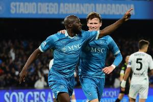 记者:卢卡库拒绝归队面临罚款,那不勒斯不同意他留在比利时恢复