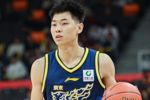 媒体人：这不是崔永熙的最好状态 他的高光在下赛季 本季随便打打