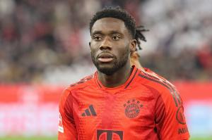 法尔克：拜仁今夏不打算花大钱，若报价够高或许会考虑卖戴维斯