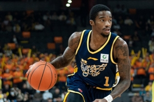 火力全开！萨姆纳22中11&罚球5中4砍28分4板5助3断 得分全场最高