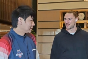 鲁媒:斯蒂尔已经抵达太原 与山东男篮大部队会合