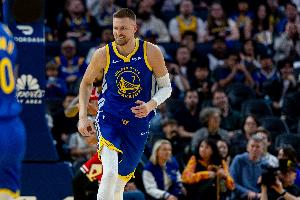 高炮台!波尔津吉斯半场9中4拿到12分4板 三分6中3