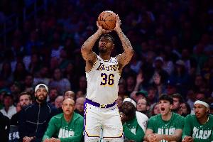 雷迪克:斯玛特的臀部和脚踝都受伤了 他的伤情正在逐步改善