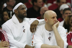 布泽尔：新秀詹姆斯没因天赋摆架子 照样冒着严寒给大Z跑腿