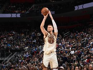 内外开花！波尔津吉斯17中9&三分11中5 砍下28分8板3助