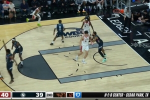 回来就有效果！杨瀚森刚上场就拼抢拿到篮板 助攻肯特命中三分