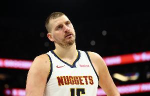 以80+%真实命中率砍30+三双场次:约基奇10次 张伯伦4次 卢卡2次