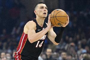 一点都没手感!希罗半场7中1&三分2中0仅拿4分 正负值-29