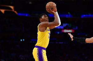 雷迪克:八村的体型和拉开空间的能力对我们非常重要