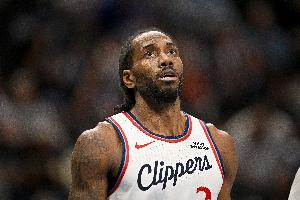 表现平平!伦纳德半场12中5拿到11分4板 三分3中1