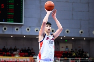 可圈可点！徐昕10投9中高效贡献20分9板0失误0犯规 正负值+29