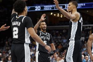 崛起迅猛!马刺本赛季已获得56胜 相当于过去两个赛季胜场数之和