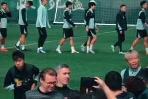 博主：国安今日进行今年首次公开训练课，外援中卫拉莫斯暂未归队