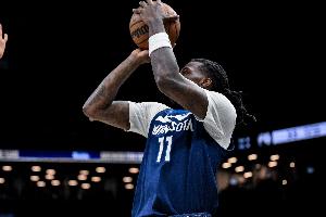 纳兹·里德进攻端梦游 芬奇:他最初投丢2个大空位 可能影响了他