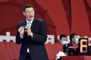 3年期满!李楠明天将度过禁赛期 可以回到场边辅佐许利民指挥比赛