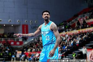 予取予求!米奇17中15高效砍下35分11板4助4帽 正负值+12
