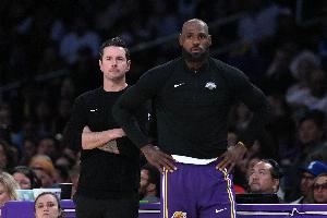 媒体人:41岁老詹当核心不现实 NBA历史上这年纪基本都是板凳摆设