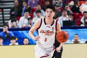 效率可以!程帅澎10中6贡献15分3助2断 三分2中1
