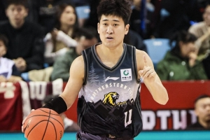 铁麻了!姜伟泽半场7中0&三分6中0仅拿3分1篮板