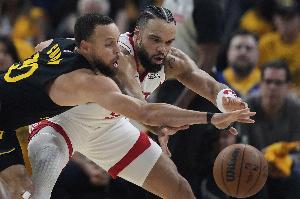 Slater:勇士和狄龙互相不喜欢 后者曾故意碰库里伤处&弄伤小佩顿