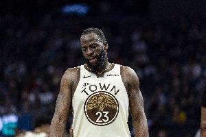 绿老师不在线!追梦4中2仅得5分2板6助1断 出现5次失误&6犯离场