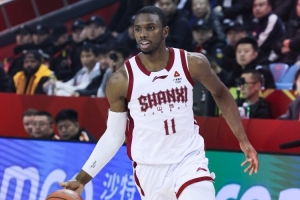 又陷入犯规麻烦!迪亚洛17分钟7中2仅拿8分6板5助2断 犯满离场