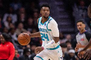 没你更完蛋!米勒半场4记三分球拿下12分2板2断 全队唯一上双