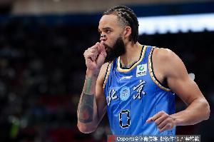 媒体人:无论是在NBA还是CBA 麦基的天赋都只体现在脖子以下