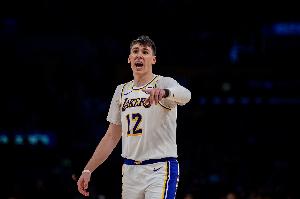 将功补过！拉拉维亚丢球被阿门抢断直接追防大帽后者上篮