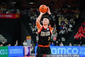 记者:今晚深圳男篮VS山东男篮 贺希宁或因重感冒缺阵