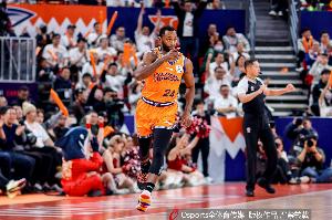 内外开花!弗格战旧主半场6中4贡献14分4助2断 三分5中3