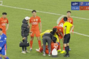 足球报评杨世元“脑震荡”换人:保护球员的善意条款被钻空子