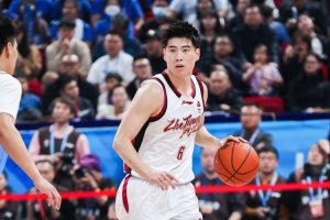 替补打得好!程帅澎半场3中2拿到10分2板1助1断