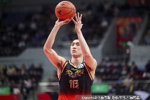 效率很高!蒋浩然半场11分钟6中5贡献10分 另有3板2助