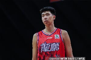 内线支柱!徐昕首发32分钟拿8分16板2助1断2帽 正负值+18全场最高