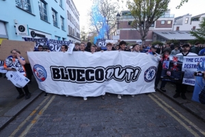 记者:BlueCo必须对球迷抗议做出回应,双方之间的脱节极具破坏性