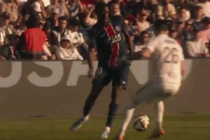 意义不同的一件球衣！谁是你最喜欢的巴黎10号球员？