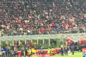 心魔！实拍：巴斯托尼因伤被奥古斯托换下时，圣西罗球场满场嘘声