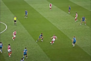 晚安伦敦！赖斯的经典庆祝动作！他是真的优雅~