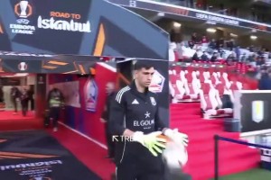 还是忘不了！大马丁出场遭里尔球迷狂嘘+竖中指